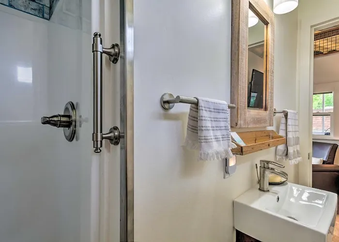 Tiny House < 1 Mi To Bayview Park! Pensacola