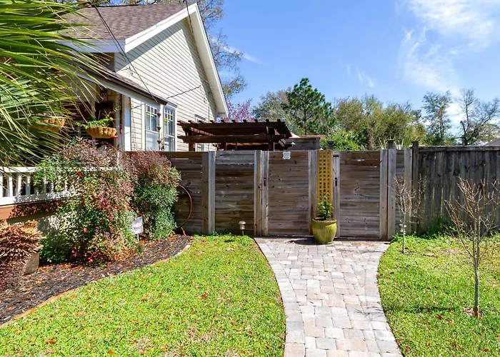 Tiny House < 1 Mi To Bayview Park! Holiday home Pensacola