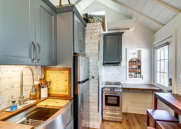 Tiny House < 1 Mi To Bayview Park! Holiday home Pensacola