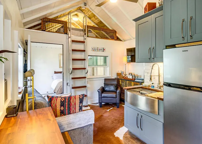 Tiny House < 1 Mi To Bayview Park! *