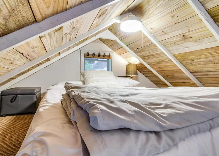 Tiny House < 1 Mi To Bayview Park! Holiday home